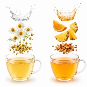 Té de manzanilla y té de naranja con piña con ingredientes flotando sobre tazas de cristal y fondo blanco.